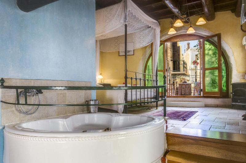 Ifigenia Lux Maisonette In Oldtown And In Theriso Vilage 14 Km Outside Of Chania Apartmán