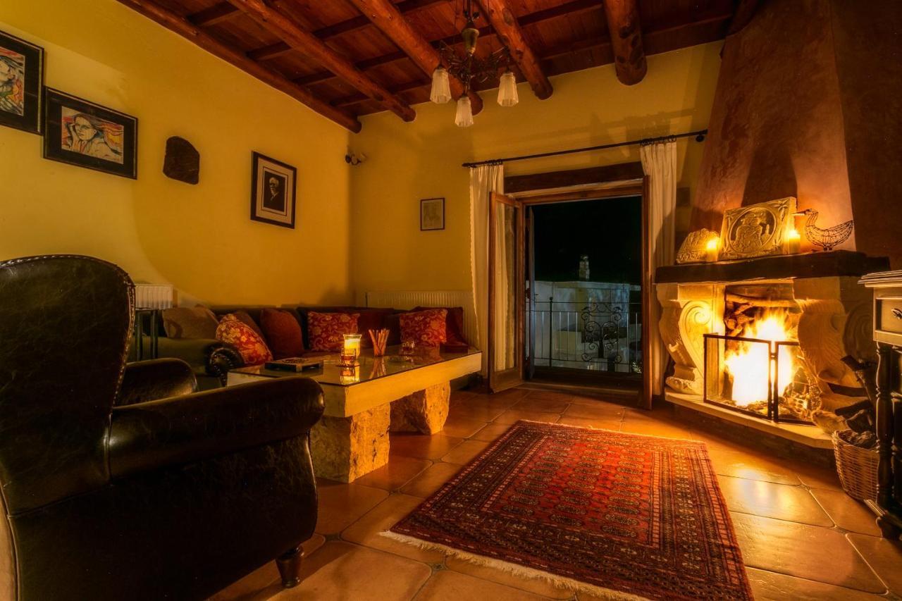 Ifigenia Lux Maisonette In Oldtown And In Theriso Vilage 14 Km Outside Of Chania Apartmán